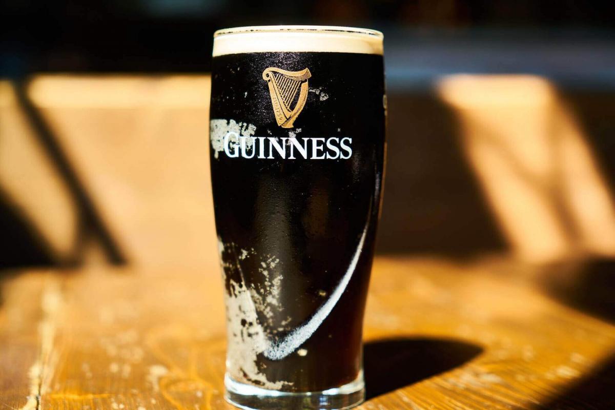 Un boccale di Guinness simbolo della birra in Irlanda