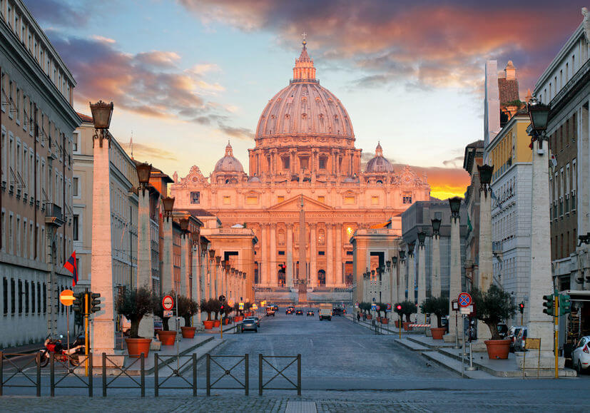 L'alba sulla Basilica di San Pietro