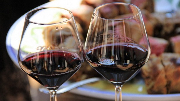 Calici di Sagrantino di Montefalco abbinati a cibo Calici di Sagrantino di Montefalco