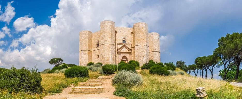 Una splendida veduta di Castel del Monte