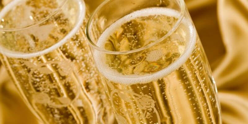 Particolare del finissimo perlage che compone lo Champagne