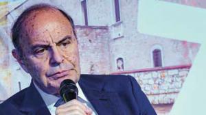 Bruno Vespa: per il vino l'opera dell'enologo è fondamentale come lo è quella del montatore per la tv Bruno Vespa: per il vino l'opera dell'enologo è fondamentale come lo è quella del montatore per la tv