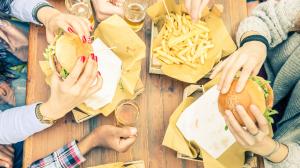 Cibi addizionati di zuccheri grassi saturi e sale Cibi che causano obesità