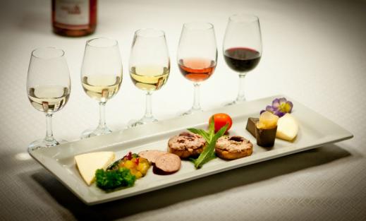 Abbinamento cibo – vino: scopriamo quando e come è nato