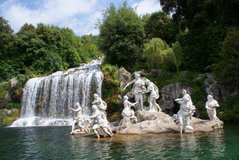Il liquore fatto con erbe del giardino della Reggia di Caserta