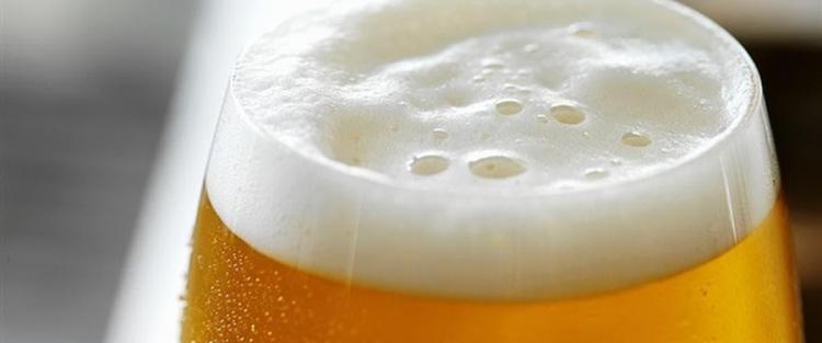 Come versare la birra