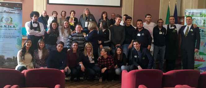  Una foto di alcuni studenti dell'Istituto tecnico agrario Emilio Sereni di Roma